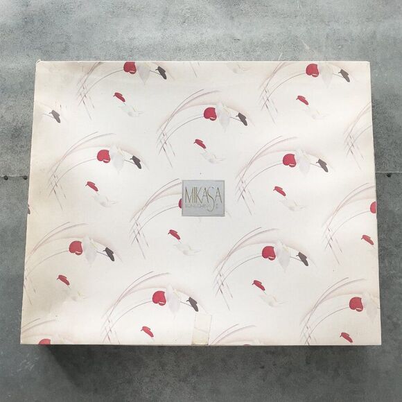 MIKASA Anthurium Cake Plate & Server, 11.5" - Picture 6 of 8